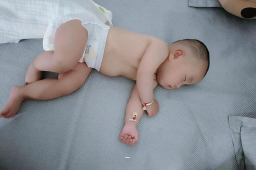 枝江宝宝脚心出汗怎么回事